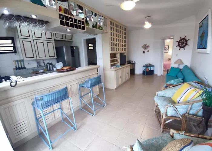 Apto 301 - Lindo, Espaçoso, 100m da Praia - Condomínio, piscina, churrasqueiras, quadras Ubatuba